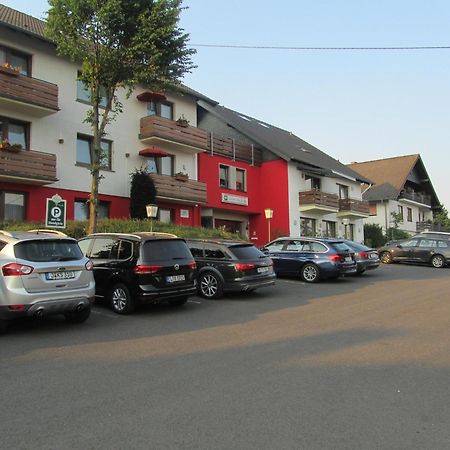 Hotel Zur Burg Nuerburg מראה חיצוני תמונה