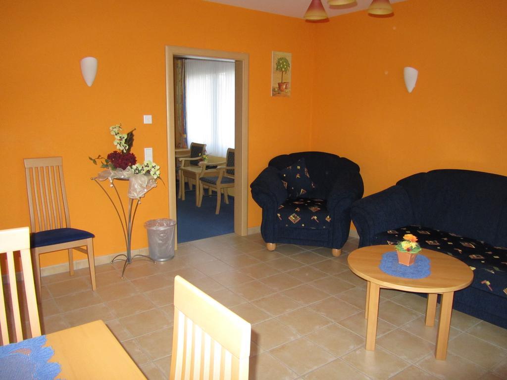 Hotel Zur Burg Nuerburg חדר תמונה