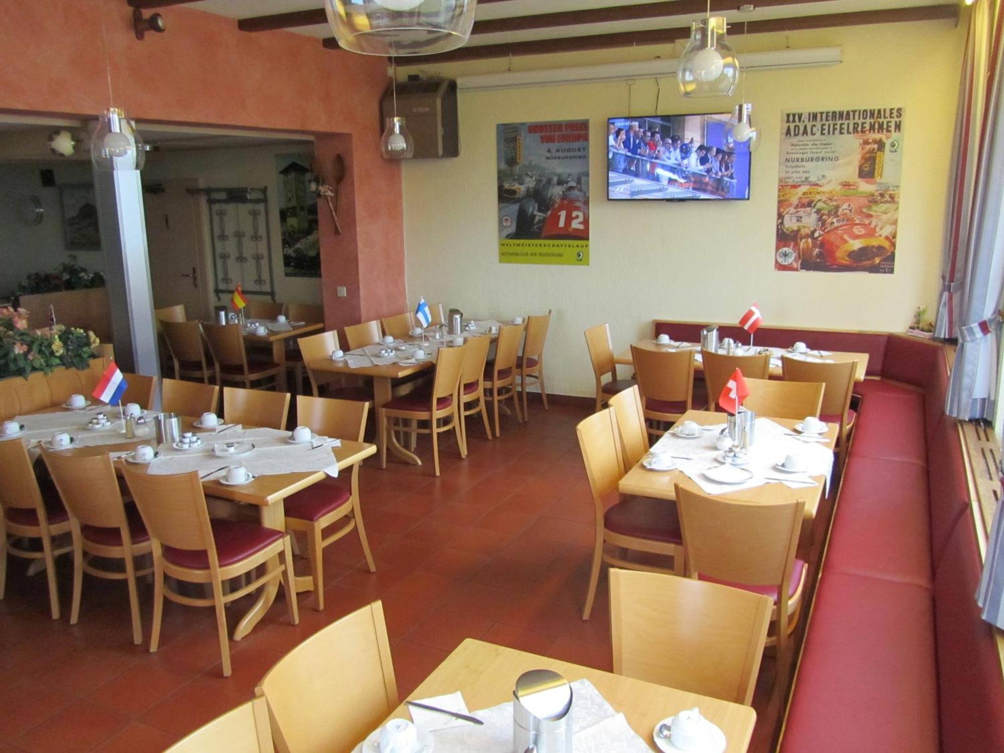 Hotel Zur Burg Nuerburg מראה חיצוני תמונה
