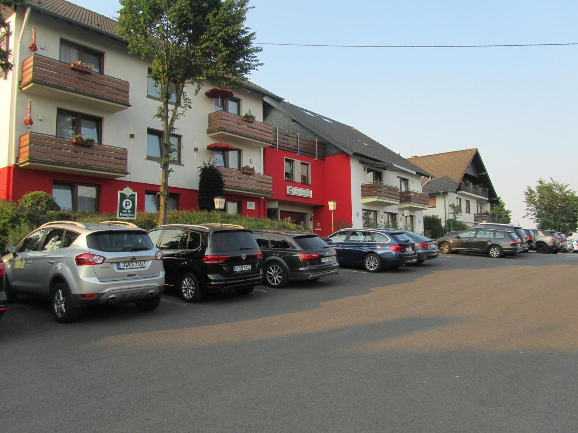 Hotel Zur Burg Nuerburg מראה חיצוני תמונה
