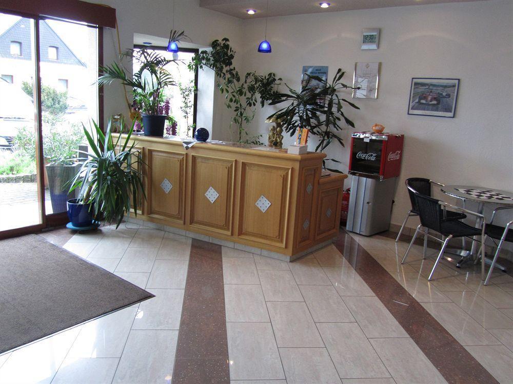 Hotel Zur Burg Nuerburg מראה חיצוני תמונה