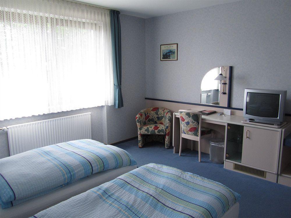 Hotel Zur Burg Nuerburg מראה חיצוני תמונה
