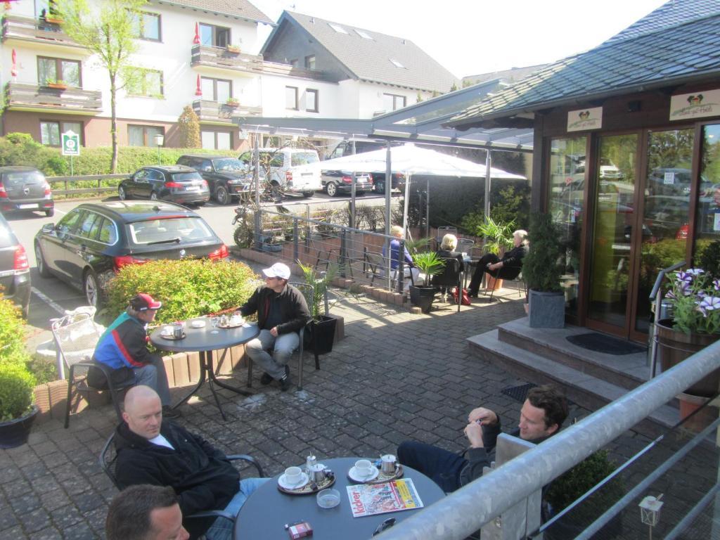 Hotel Zur Burg Nuerburg מראה חיצוני תמונה