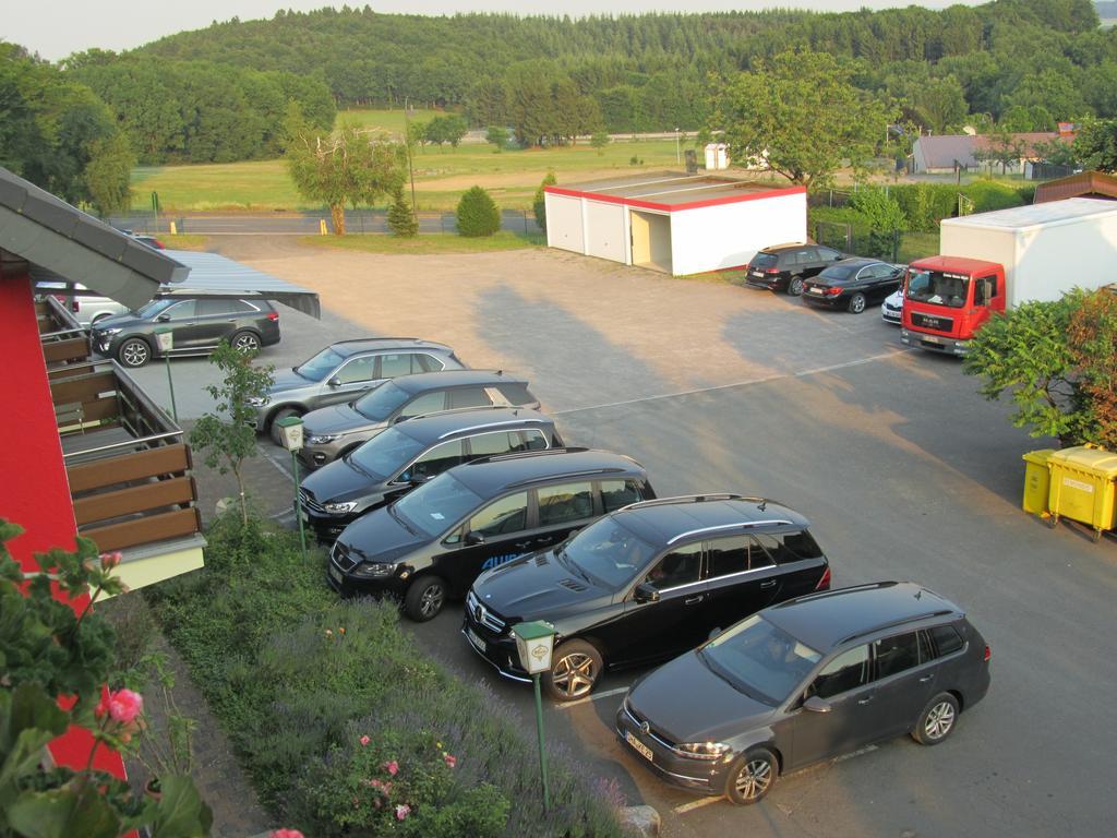 Hotel Zur Burg Nuerburg מראה חיצוני תמונה