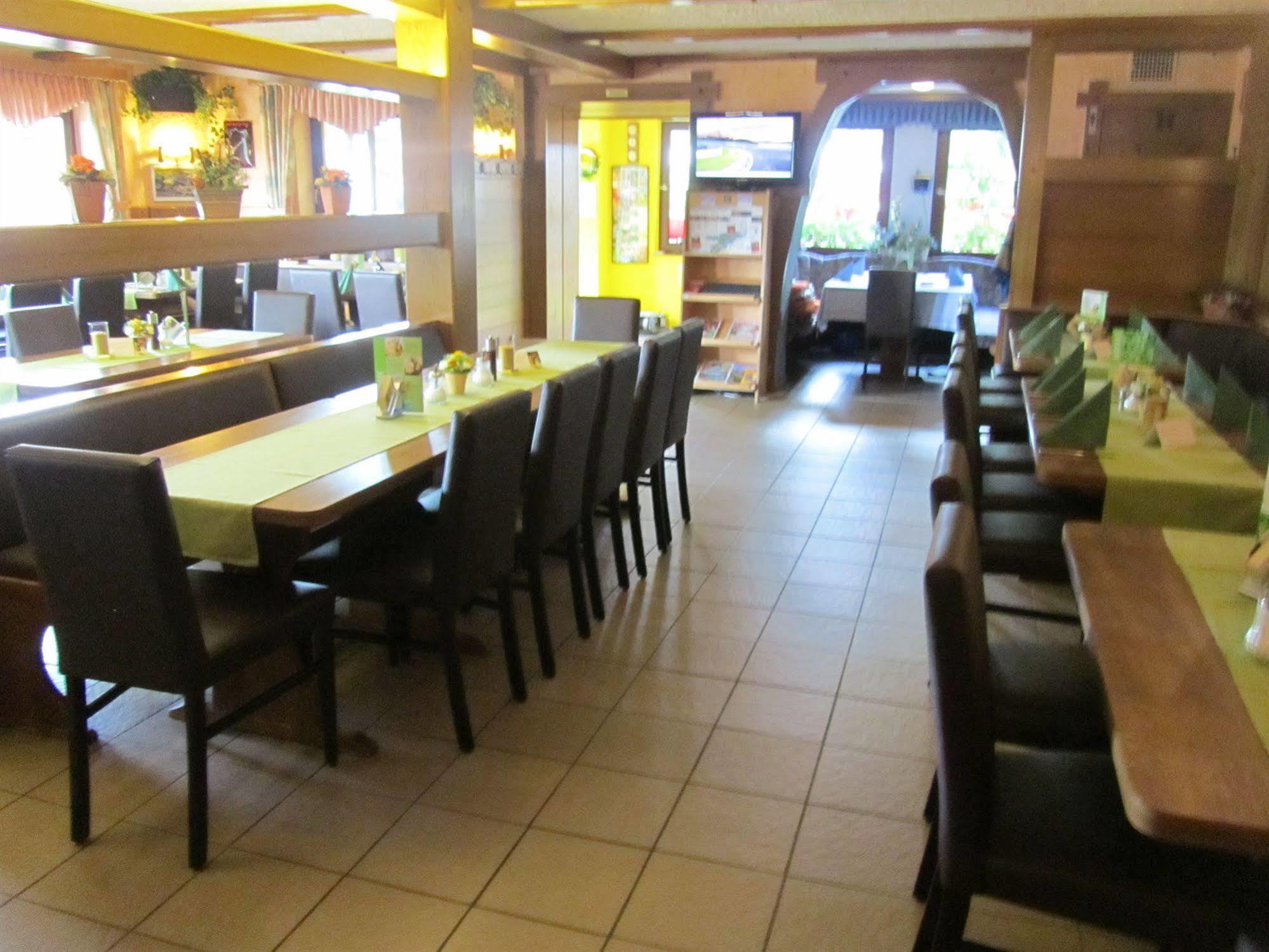 Hotel Zur Burg Nuerburg מראה חיצוני תמונה