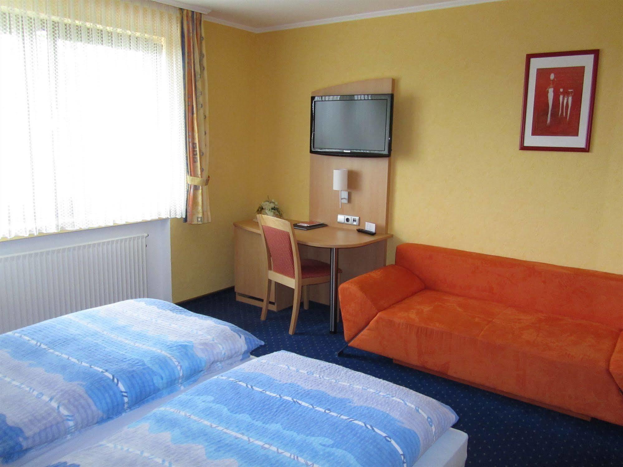 Hotel Zur Burg Nuerburg מראה חיצוני תמונה