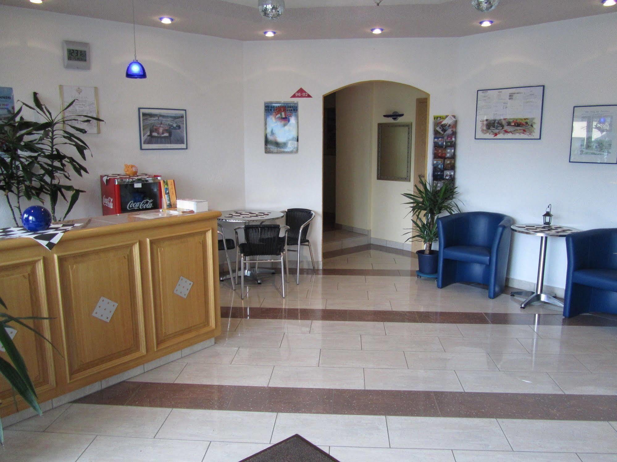Hotel Zur Burg Nuerburg מראה חיצוני תמונה