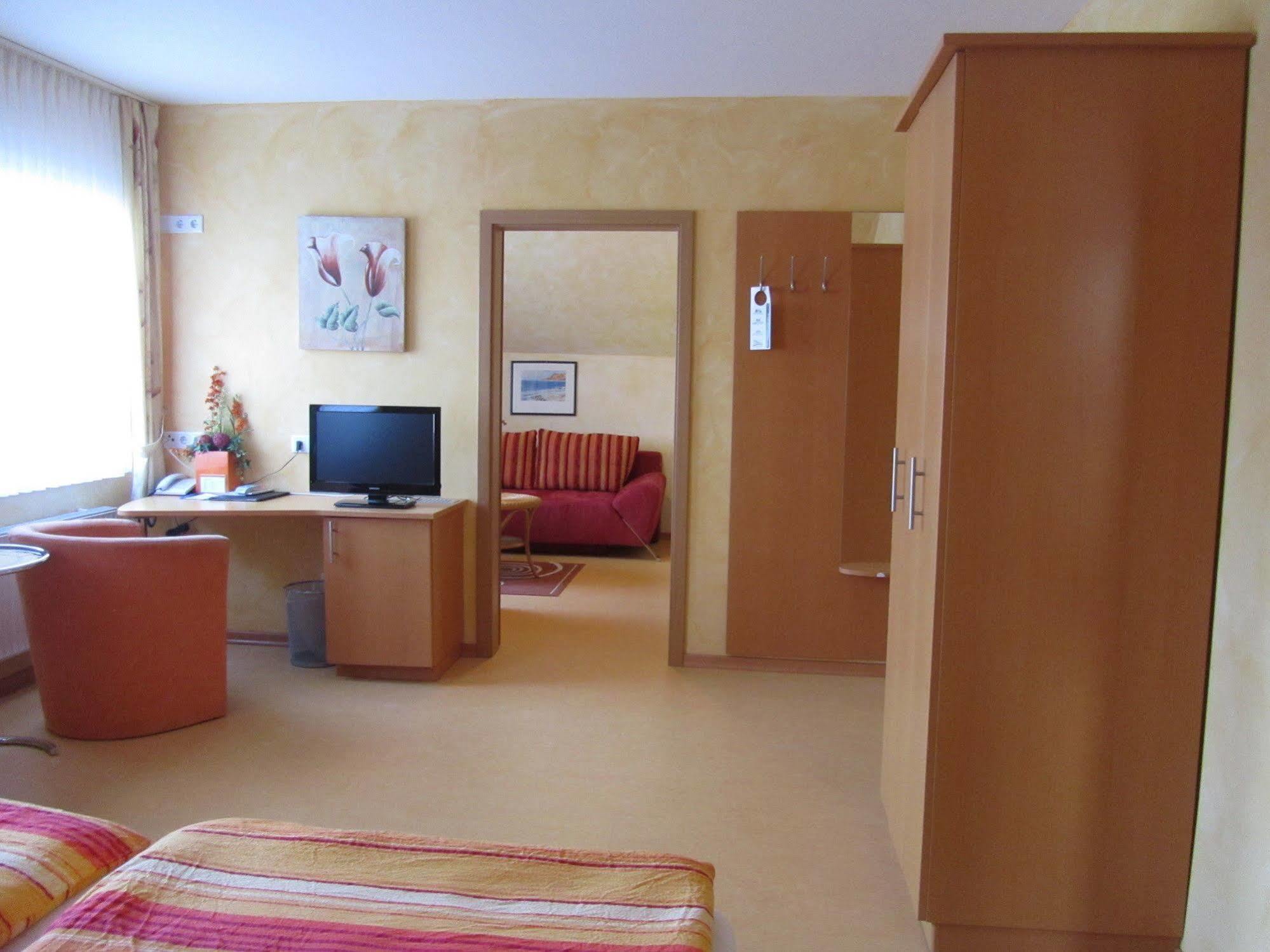 Hotel Zur Burg Nuerburg מראה חיצוני תמונה