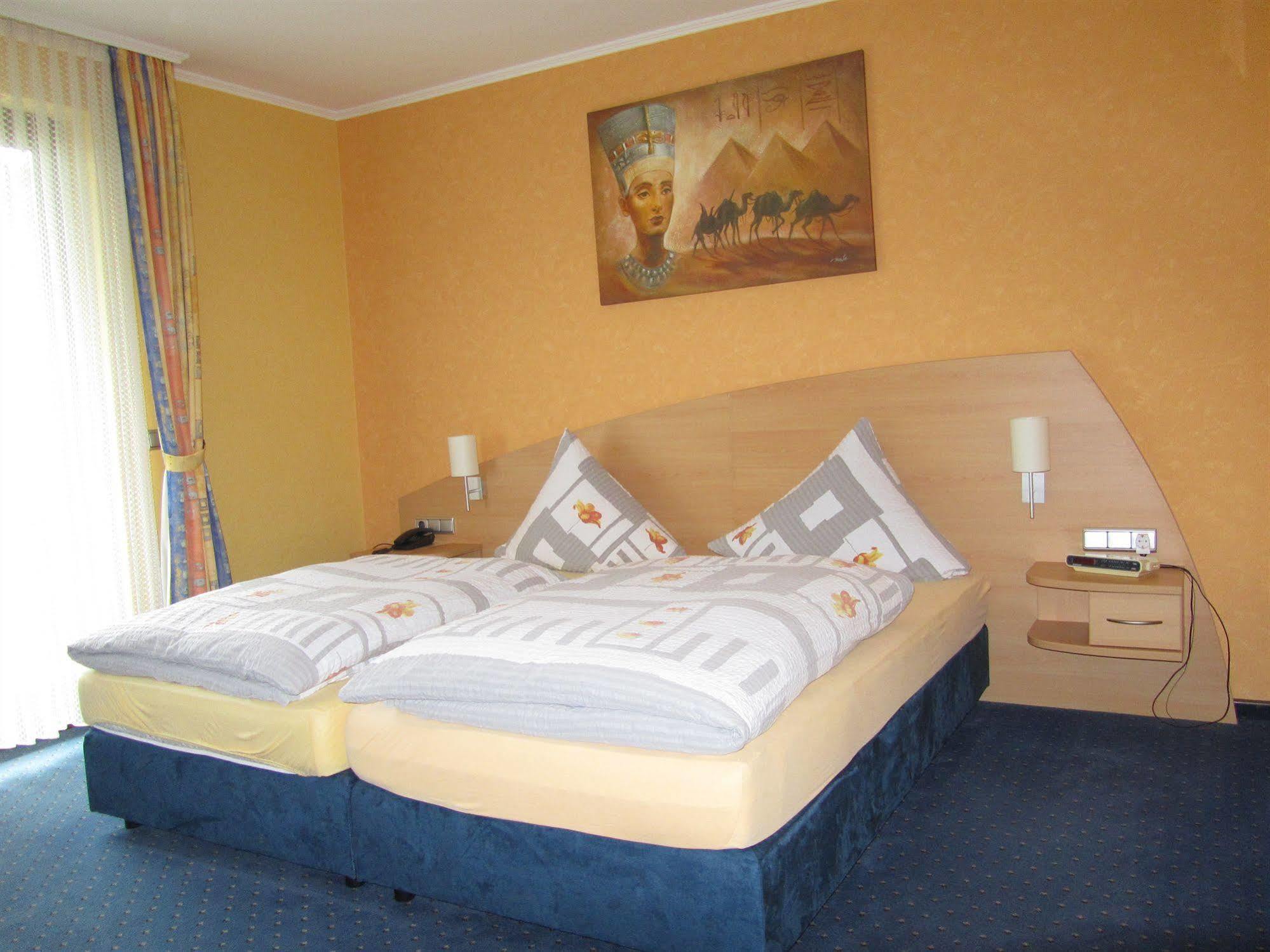 Hotel Zur Burg Nuerburg מראה חיצוני תמונה