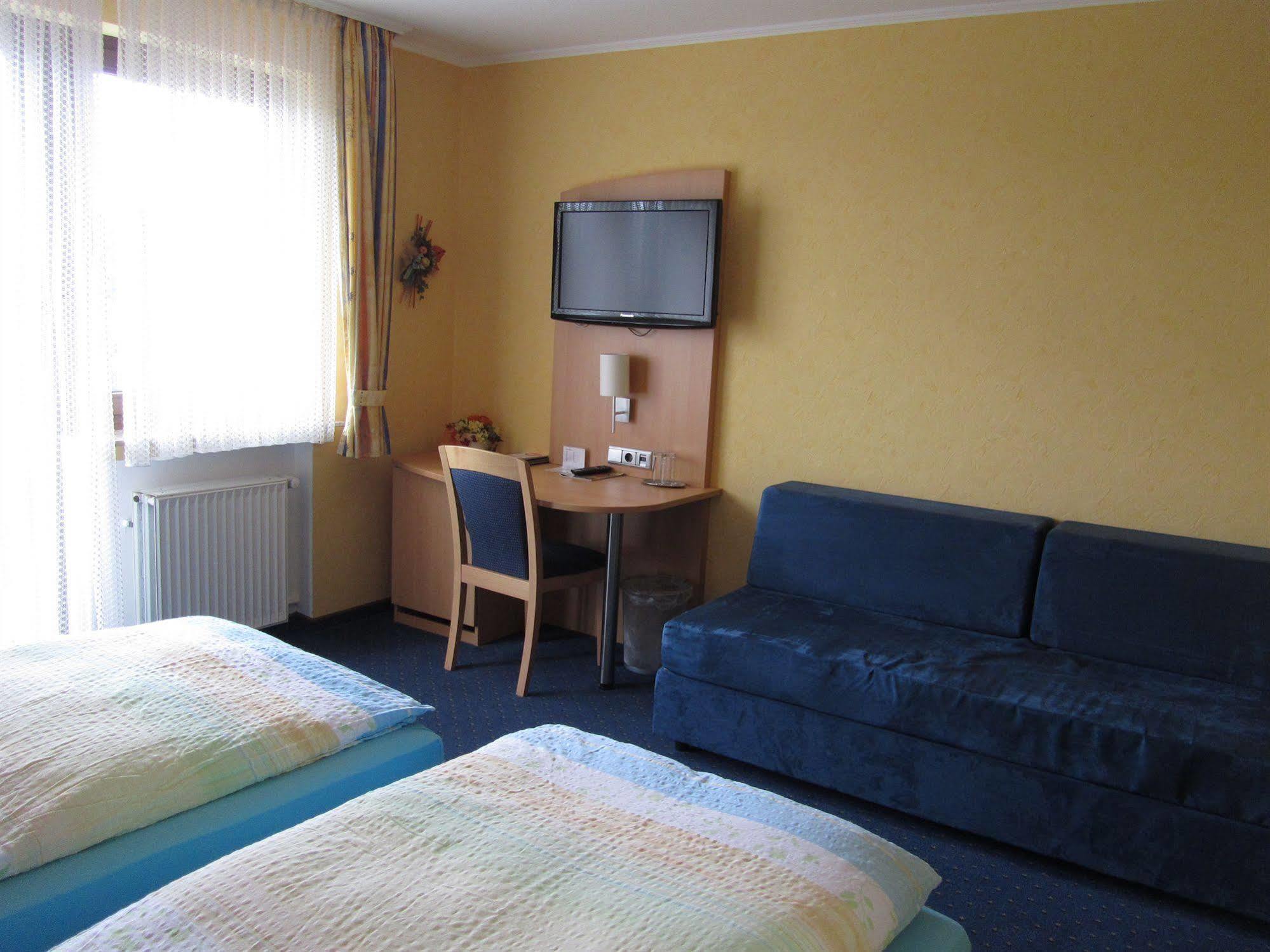 Hotel Zur Burg Nuerburg מראה חיצוני תמונה