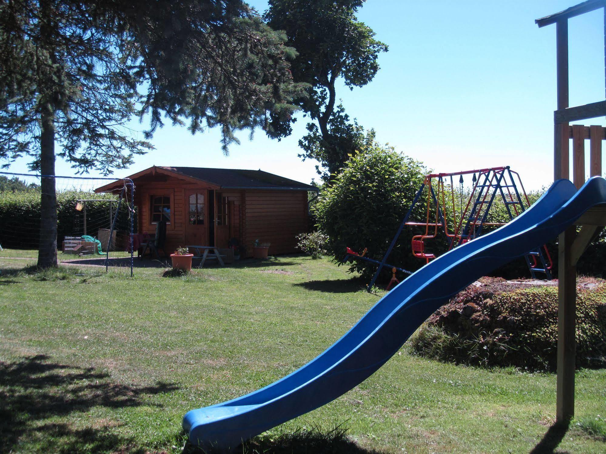 Hotel Zur Burg Nuerburg מראה חיצוני תמונה