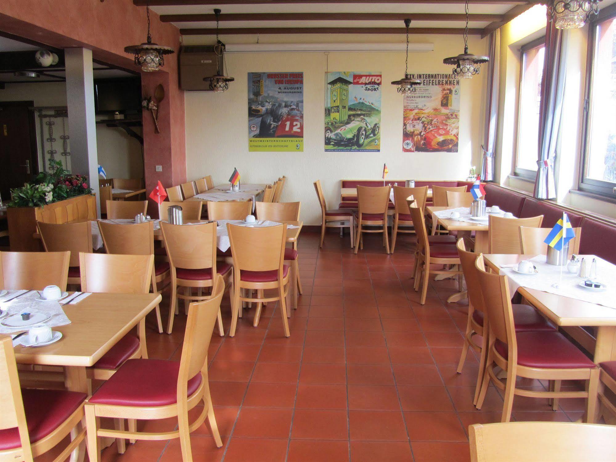 Hotel Zur Burg Nuerburg מראה חיצוני תמונה